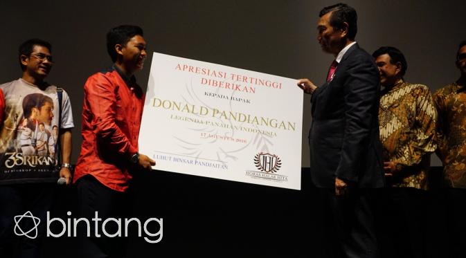 Luhut Binsar Pandjaitan menghadiri nobar film 3 Srikandi (Syaiful Bahri/Bintang.com)