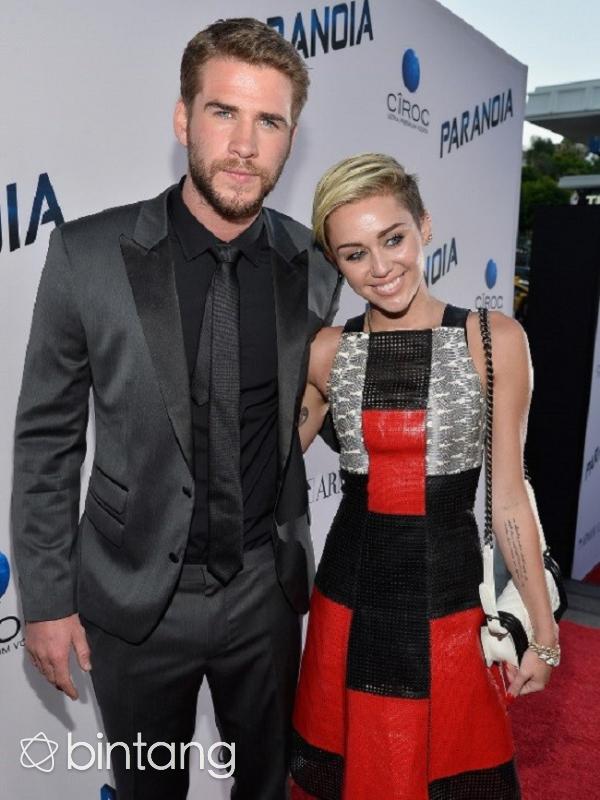 Miley Cyrus dan Liam Hemsworth kembali menunda pernikahannya. (AFP/Bintang.com)