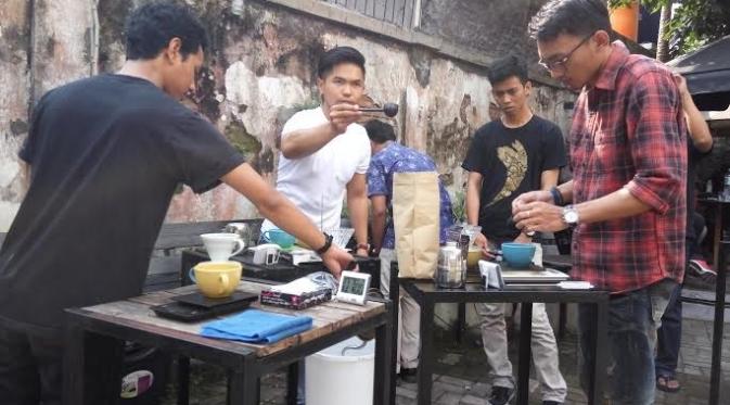 Kelahi Kopi, cara unik merawat kopi-kopi asli (Liputan6.com / Switzy Sbandar)