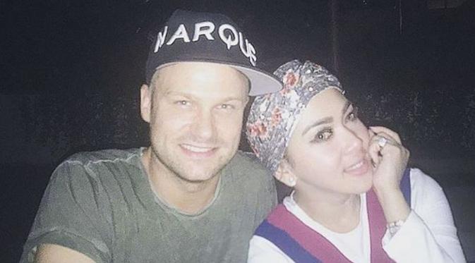Syahrini dan Dash Berlin liburan ke Bali [foto: instagram/princessyahrini]