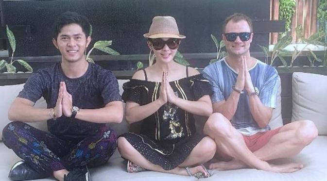 Syahrini, Cakra Khan dan Dash Berlin liburan ke Bali [foto: instagram/princessyahrini]