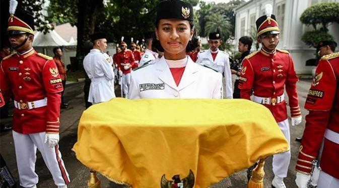 Sebelum Nilam Sukma, inilah deretan paskibraka cantik pembawa bendera pusaka yang jadi pusat perhatian netizen. (Foto: Facebook)