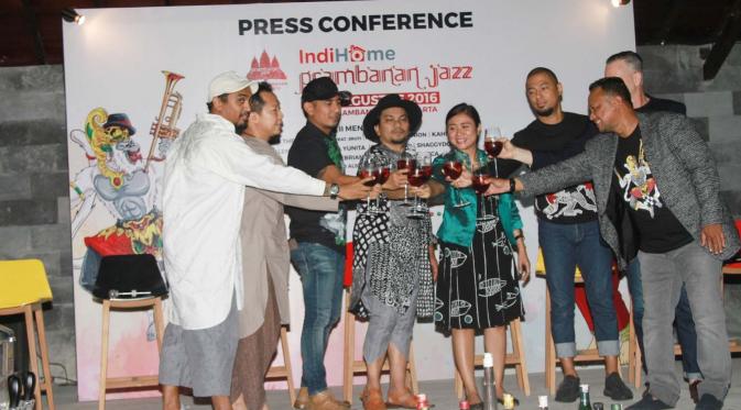 Promotor acara Prambanan Jazz Festival saat jumpa pers di Hyatt Regency Yogyakarta (Liputan6.com/Aditia Saputra)