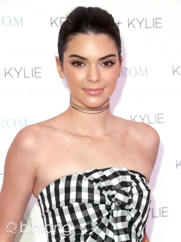 Kendall Jenner memiliki tato baru di bibirnya. (AFP/Bintang.com)
