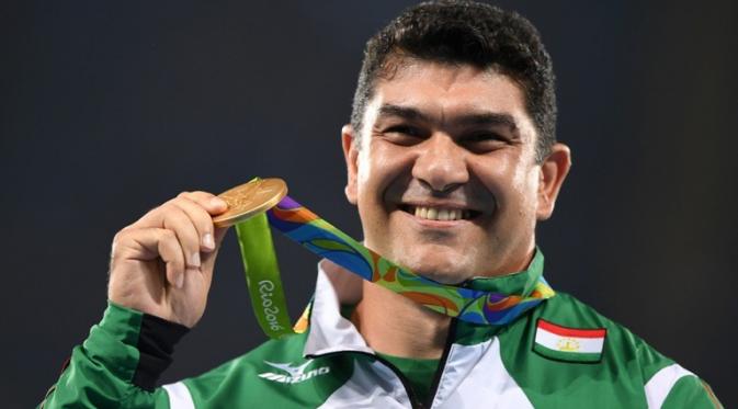 Dilshod Nazarov, perebut medali emas pertama di Olimpiade sepanjang sejarah Tajikistan. (AFP/Eric Feferberg)