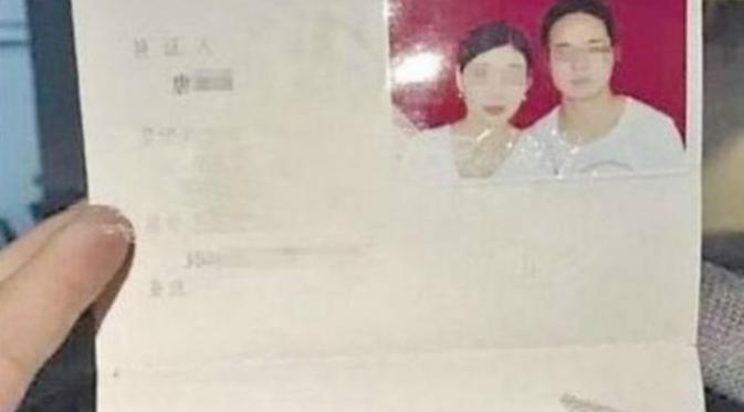 Buku nikah Tang Xi dan Zhang Yan. | via: BBC.com