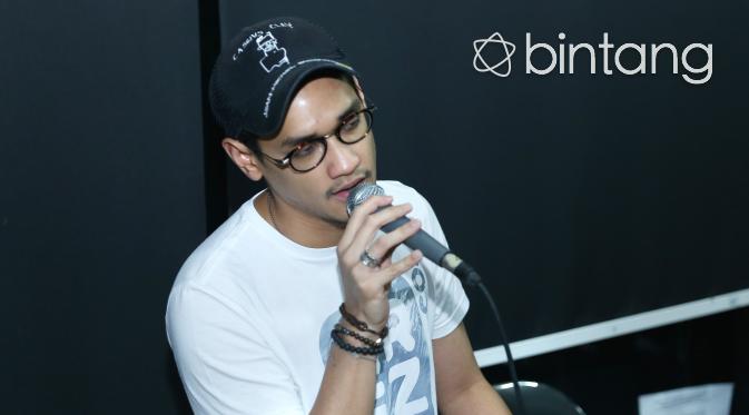 Afgan sukses menjawab tantangan yang diberikan oleh konduktor Erwin Gutawa. Dari pengamatan dilapangan, ia terlihat antusias menjalani latihan jelang tampil pada 24 Agustus mendatang. (Galih W. Satria/Bintang.com)