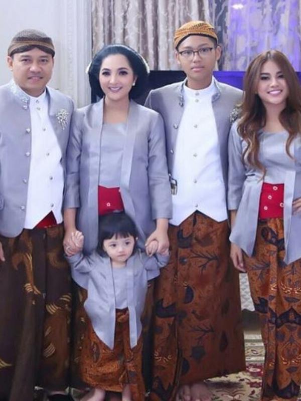 Anang Hermansyah dan keluarga. (Instagram @ashanty_ash)