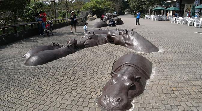 Hippo Sculptures, di Taipei, Taiwan (Via: boredpanda.com)