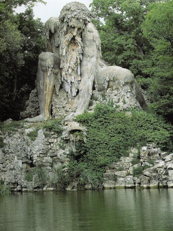  Colossus, di Florence, Italy (Via: boredpanda.com)