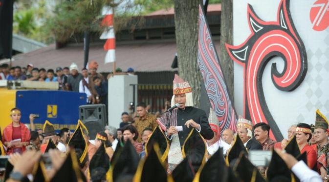 Presiden Jokowi di Karnaval Kemerdekaan Pesona Danau Toba. Foto: Kementerian Pariwisata