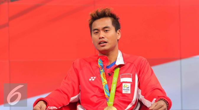 Atlet bulu tangkis Tontowi Ahmad menceritakan cerita keseruan bersama SCTV dan Liputan6.com di Jakarta, Kamis (25/8). Tontowi menceritakan ketegangan saat berlaga di final dan berhasil meraih medali emas untuk Indonesia. (Liputan6.com/Angga Yuniar)