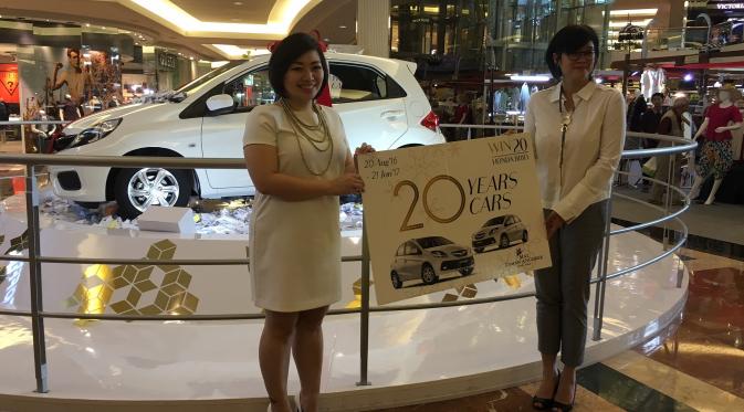 Mal Taman Anggrek mengadakan undian berhadiah 20 mobil dalam merayakan ulang tahunnya.