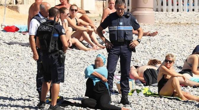 Larangan memakai burkini di Perancis sebab itu merupakan provokasi. (via: theguardian)