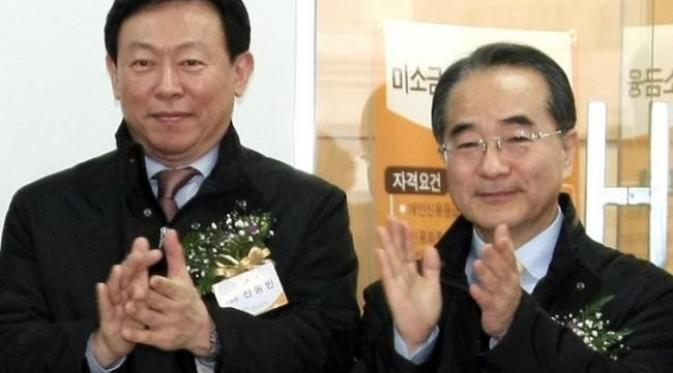 Lee In-won (kanan) bersama pimpinan Lotte Group  Shin Dong-bin (reuters)