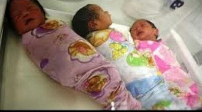Tiga anak kembar Komeng (Instagram/komeng_huhuy)
