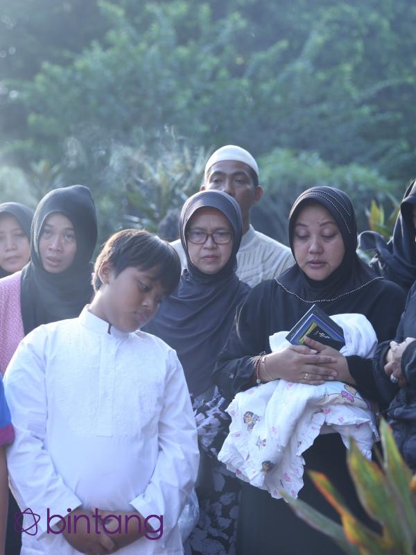 Komeng dan keluarga sangat terpukul atas wafatnya Cantika, putri bungsunya. [Yunan Nasution/Bintang.com]