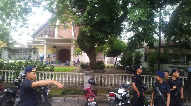 Gereja Katolik Stasi Santo Yosep, Jalan Dr Mansyur, Medan, Sumut, yang menjadi sasaran aksi teroris. (Liputan6.com/Reza Perdana)