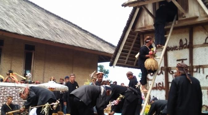 Perayaan Seren Taun atau Sedekah Bumi di Kasepuhan Cisungsang, Kecamatan Cibeber, Kabupaten Lebak, Banten. (Liputan6.com/Yandhi Deslatama)