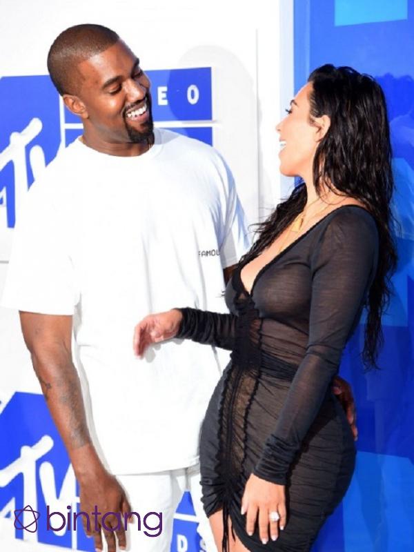 Kanye West dan Kim Kardashian saat menghadiri VMA 2016. (AFP/Bintang.com)