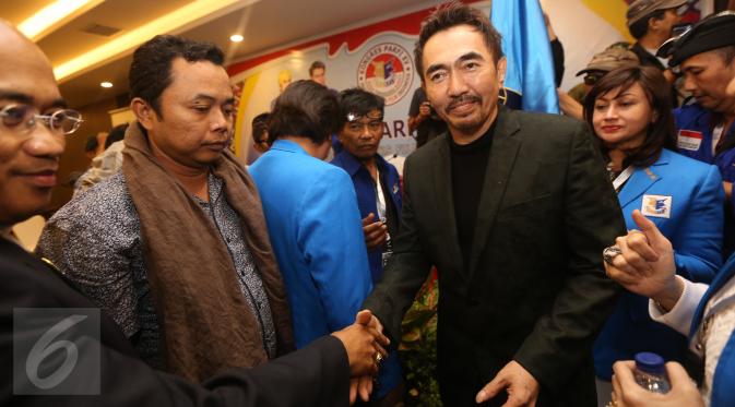 Gatot Brajamusti sesaat setelah dinyatakan kembali menjadi Ketua PARFI di Lombok, Nusa Tenggara Barat. (Liputan6.com/Aditia Saputra)