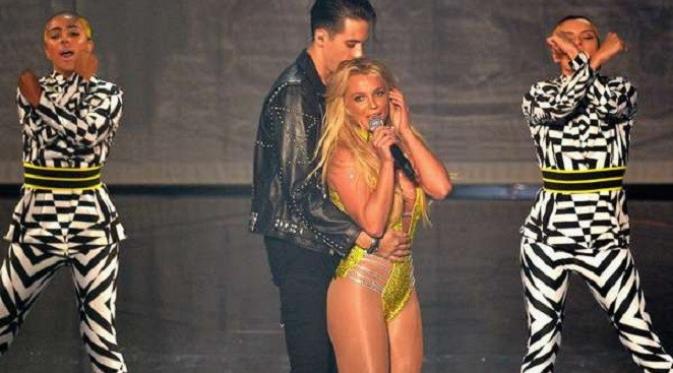 Britney Spears dan G-Eazy di MTV VMA 2016 (Bintang Pictures)