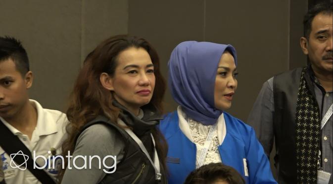 Reza Artamevia masih terlihat tegang di arena kongres PARFI. (Hasan Mukti Iskandar/Bintang.com)