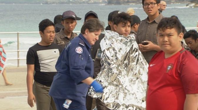 2 Siswa Indonesia Terluka, Terjebak Ombak di Pantai Bondi Sydney (Daniel Shaw/Daily Mail)