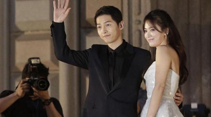 Song Joong Ki dan Song Hye Kyo dikabarkan telah berpacaran diam-diam, merencanakan melangsungkan pernikahan (foto: OSEN)