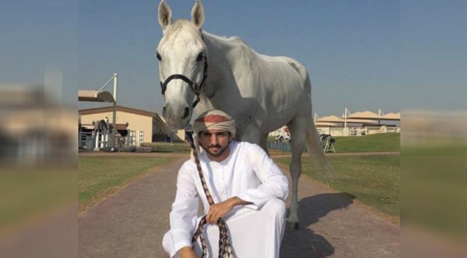 Pangeran Dubai, Selain Tampan Juga Penyayang Binatang