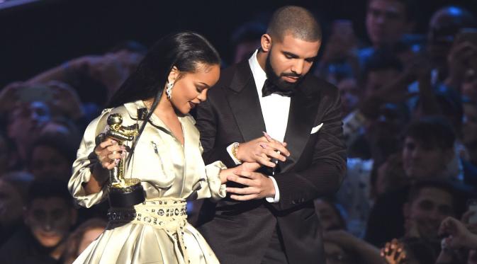 Rihanna dan Drake.