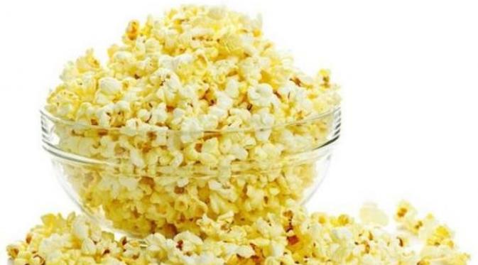 Ternyata, makan popcorn di malam hari lebih sehat ketimbang Anda makan pasta.