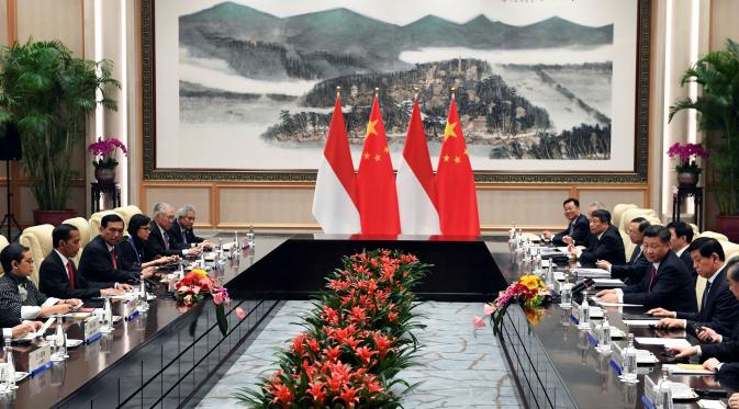 Rombongan Presiden Joko Widodo diterima oleh Presiden Tiongkok Xi Jin-ping di Hangzhou, Tiongkok, Jumat (2/9). Kunjungan Jokowi untuk menghadiri KTT G20. (REUTERS / Minoru Iwasaki)