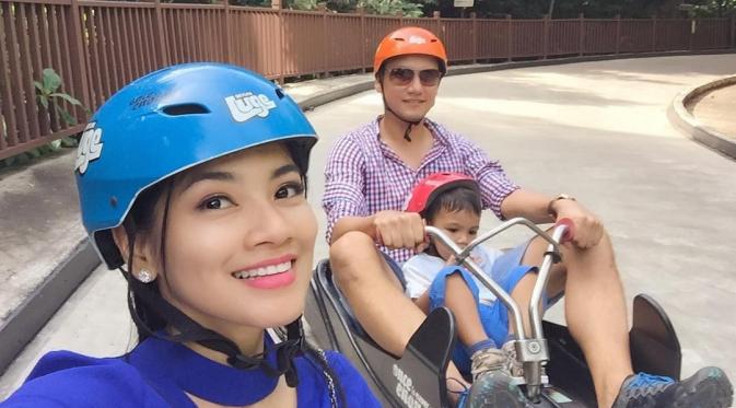 Keluarga Christian Sugiono -  Titi Kamal (Instagram/titi_kamall)