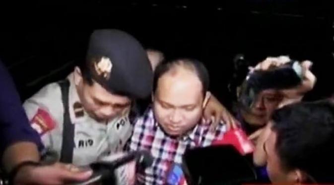 Bupati Banyuasin Yan Anton Ferdian ditangkap KPK usai syukuran naik haji.