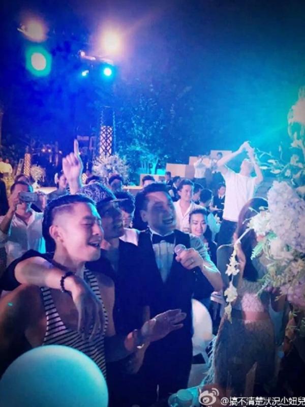 Keseruan reuni F4 di acara pernikahan Ken Zhu di Bali (3/9). (Facebook)
