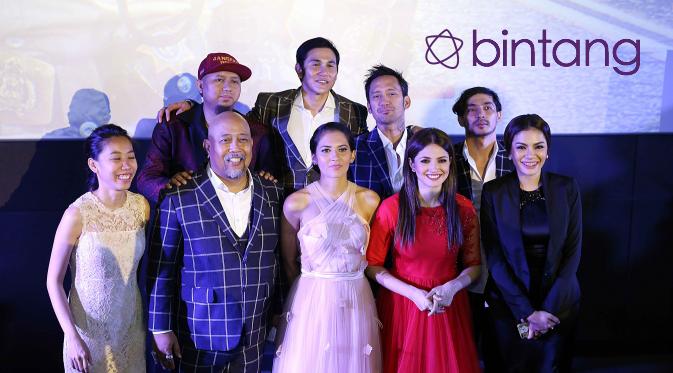 Selain itu, secara khusus Indro juga mengucapkan syukur pada para penggemar dan rumah produksi, falcon. Rasa haru juga dirasakan Indro saat galapremiere di Surabaya. (Nurwahyunan/Bintang.com)