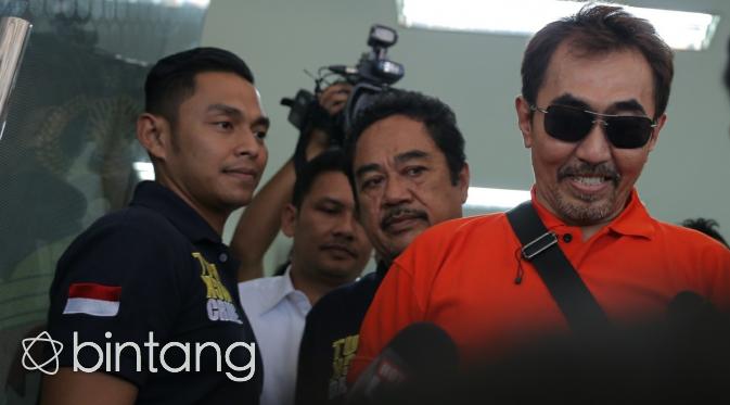 Gatot Brajamusti saat menjalani pemeriksaan di Jakarta. (Andy Masela/Bintang.com)