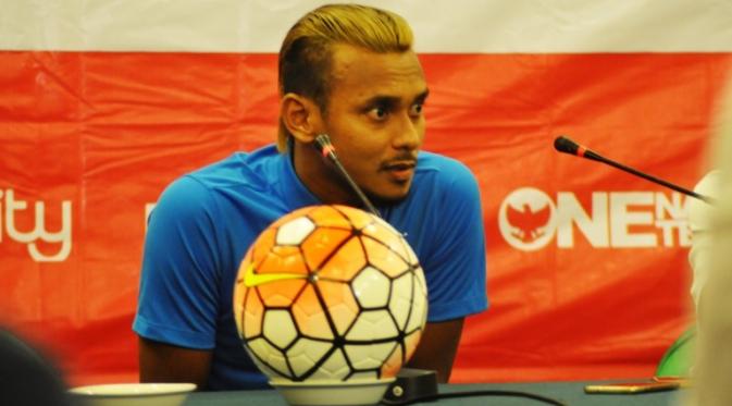 Kapten timnas Malaysia di laga kontra Tim Garuda, Amri Yahyah, merindukan pertandingan melawan Indonesia. (Bola.com/Romi Syahputra)