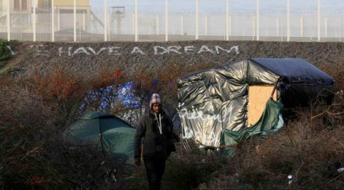 Seorang pengungsi di Calais (Reuters)