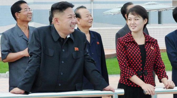 Kim Jong-un dan istrinya, Ri Sol-jun (Reuters)