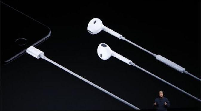 Presentasi iPhone 7 dengan earphone via lightning port (Sumber: Apple)