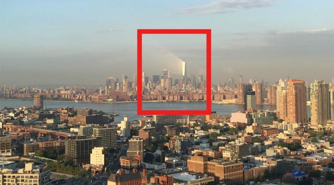 Sinar misterius yang terpantul dari One World Trade Center jelang peringatan peristiwa 9/11 ke-15 (Twitter Ben Sturner @leverageagency) 