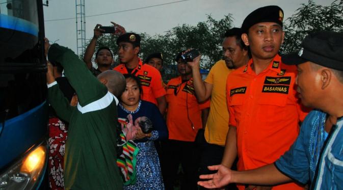 Siti Khamsiyah melahirkan di dalam bus PO Madu Kismo saat melintasi Tol Brebes Timur, Jawa Tengah. (/Fajar Eko Nugroho)