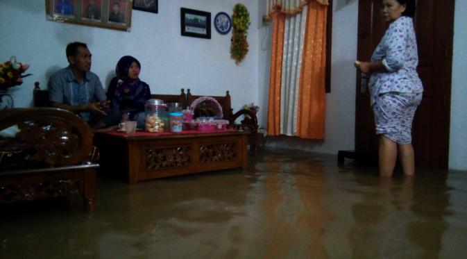 Banjir akibat hujan deras merendam sebagian rumah dan mal di Palembang, Sumatera Selatan. (Foto: Istimewa/Nefri Inge)