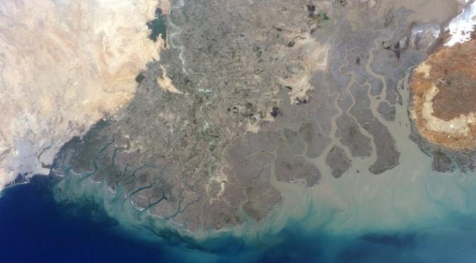 Karachi, Pakistan dan Sungai Indus. (Jeff Williams/NASA)