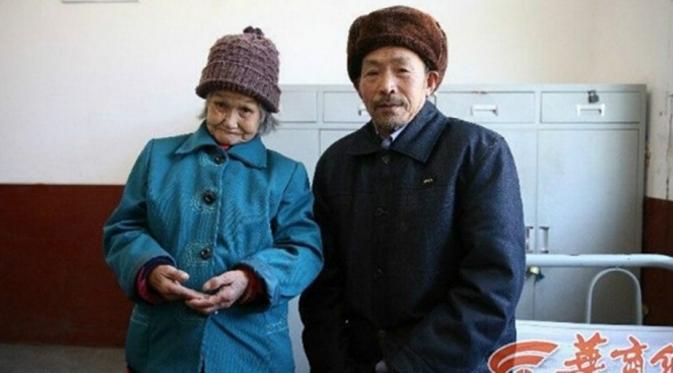 Nenek Yuan dan Liu, pasangan tua yang saling jatuh cinta di nursing home. (Foto: shanghaiist.com)