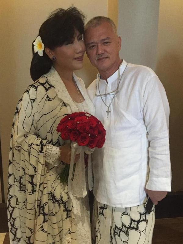 Anne Avantie dan suami rayakan 25 tahun pernikahan dengan 'menikah lagi' [foto: instagram]