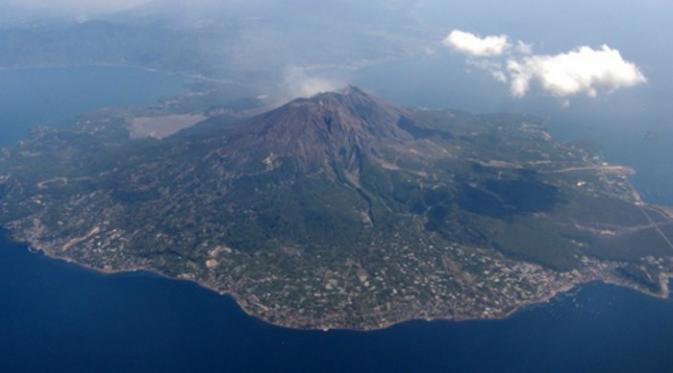 Gunung berapi Sakurajima, Jepang (unmissablejapan.com)