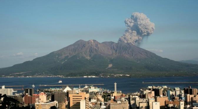 Gunung berapi Sakurajima diprediksi akan mengalami erupsi besar dalam 30 tahun ke depan (Sakurajima Volcano Research Centre)
